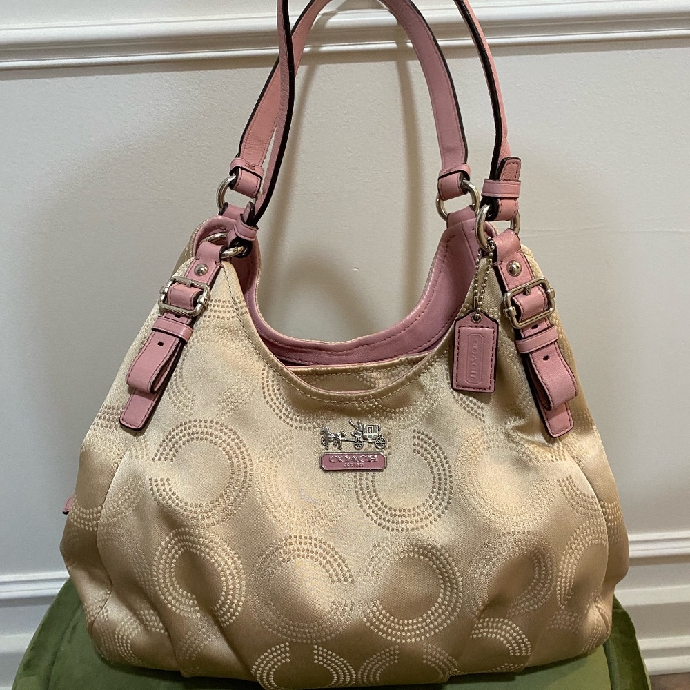 COACH Madison Op Art Maggie Shoulder Bag. In great condition!